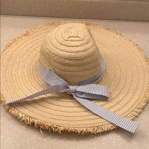 Floppy sun hat